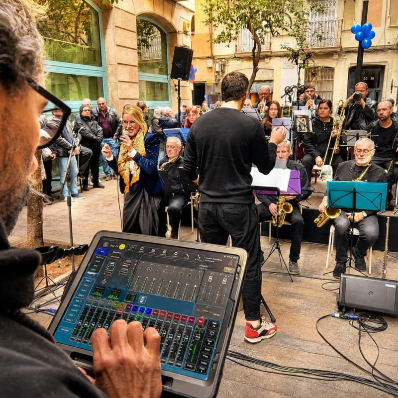 Tècnic de so de Percumusic sonoritzant un concert de petit format