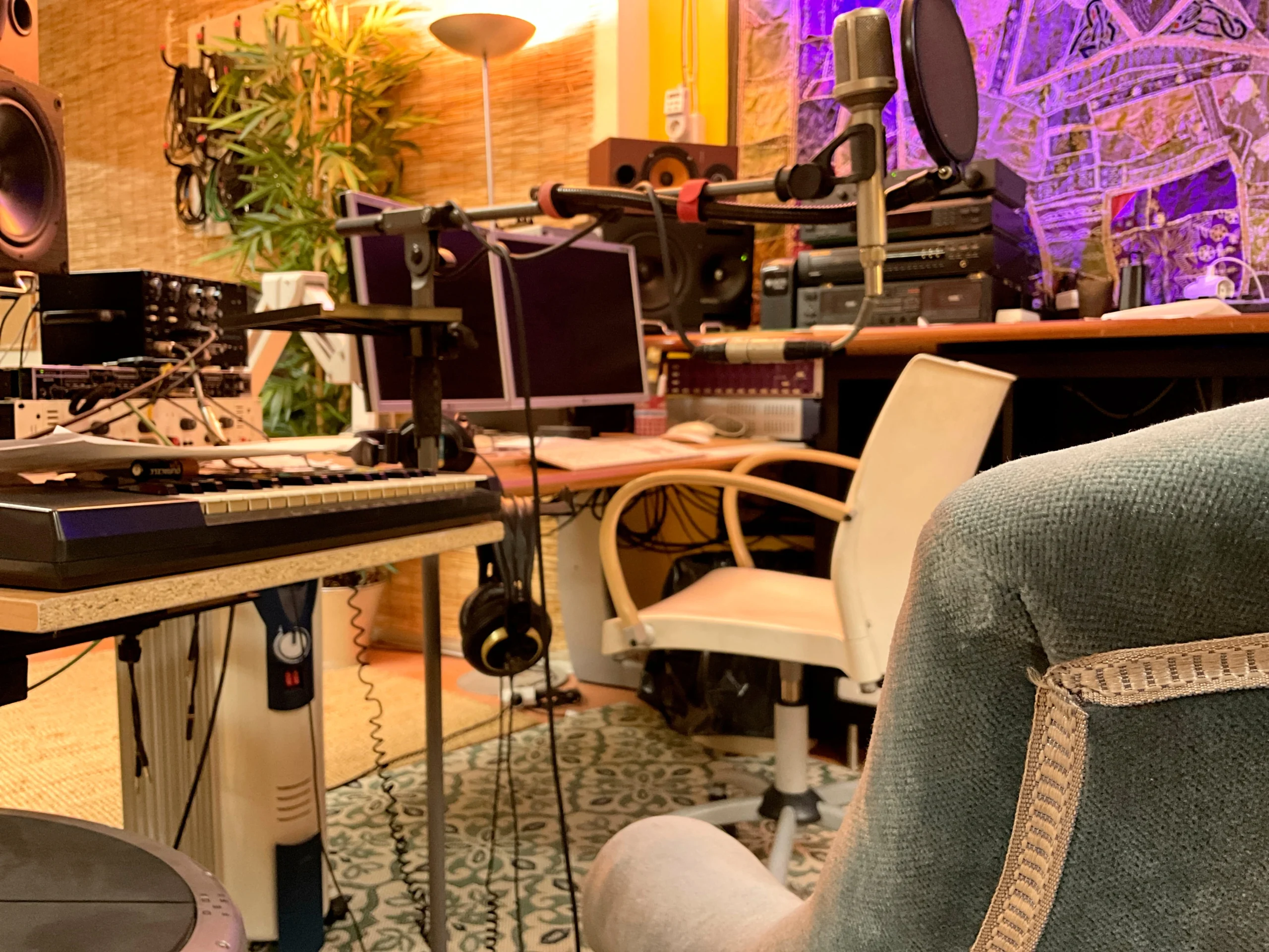 Home studio o estudi professional: què necessites realment?